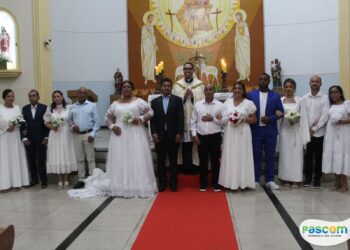 Casais Recebem o Sacramento do Matrimônio em Casamento Comunitário